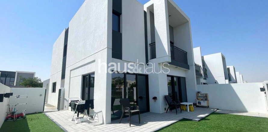 Vilë në Dubai Land, Dubai, Emiratet e Bashkuara Arabe 4 dhoma gjumi, 230 m2. № 627061