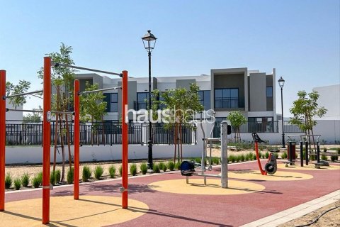 Vilë në Dubai Land, Dubai, Emiratet e Bashkuara Arabe 4 dhoma gjumi, 230 m2. № 627061 - Foto 15