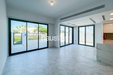 Vilë në Dubai Land, Dubai, Emiratet e Bashkuara Arabe 4 dhoma gjumi, 230 m2. № 627061 - Foto 2