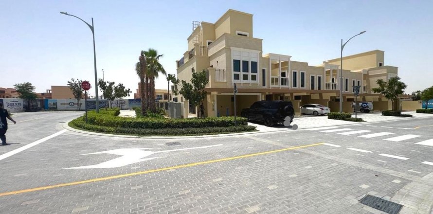 Rijtjeshuis in Dubai, VAE 5 slaapkamers, 219.5 vr.m. nr 765788