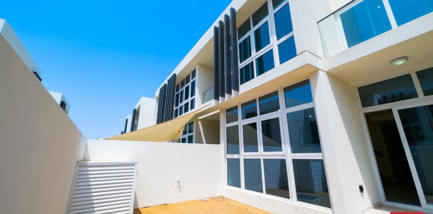 Řadový dům v Dubai, SAE 3 ložnice, 162.6 m² Č.: 621458