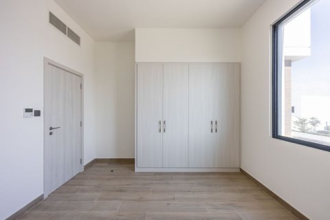 Commercial property on the Yas Island, Abu Dhabi, UAE 5 bedrooms, 289 sq.m. № 594575 - photo 10