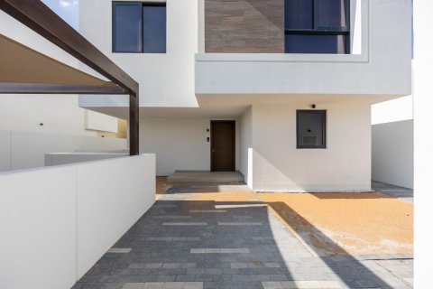 Commercial property on the Yas Island, Abu Dhabi, UAE 5 bedrooms, 289 sq.m. № 594575 - photo 17