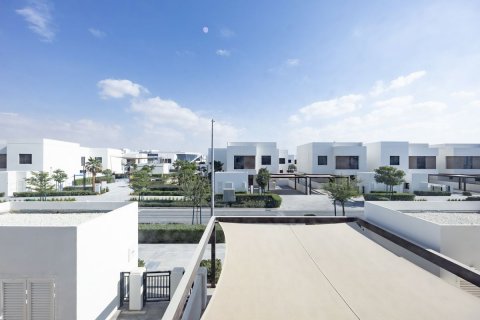 Commercial property on the Yas Island, Abu Dhabi, UAE 5 bedrooms, 289 sq.m. № 594575 - photo 3