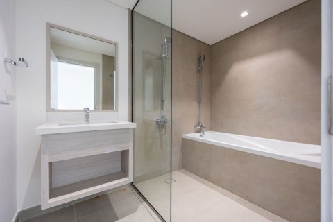 Commercial property on the Yas Island, Abu Dhabi, UAE 5 bedrooms, 289 sq.m. № 594575 - photo 12