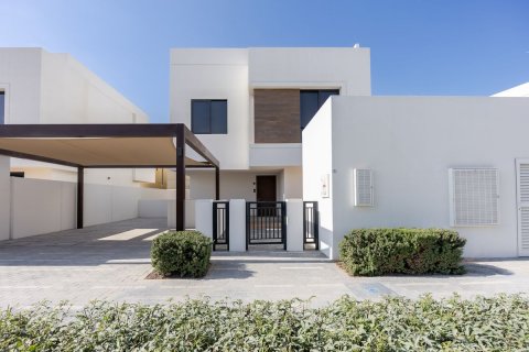 Commercial property on the Yas Island, Abu Dhabi, UAE 5 bedrooms, 289 sq.m. № 594575 - photo 1