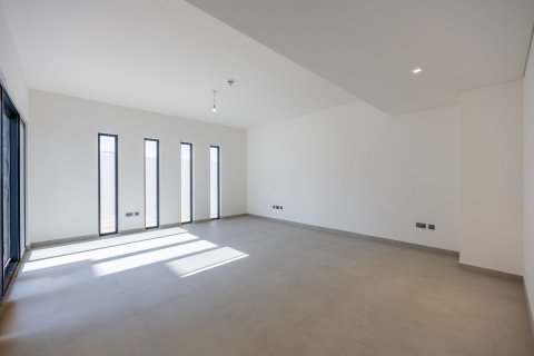 Commercial property on the Yas Island, Abu Dhabi, UAE 5 bedrooms, 289 sq.m. № 594575 - photo 2