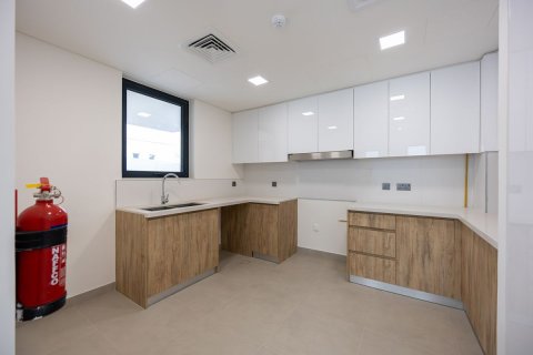 Commercial property on the Yas Island, Abu Dhabi, UAE 3 bedrooms, 189 sq.m. № 594573 - photo 5