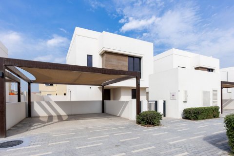Commercial property on the Yas Island, Abu Dhabi, UAE 3 bedrooms, 189 sq.m. № 594573 - photo 3