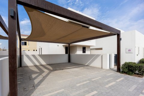 Commercial property on the Yas Island, Abu Dhabi, UAE 3 bedrooms, 189 sq.m. № 594573 - photo 15