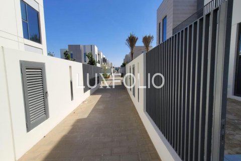Townhouse in Arabian Ranches 3, Dubai, UAE 3 bedrooms, 180 sq.m. № 627505 - photo 16