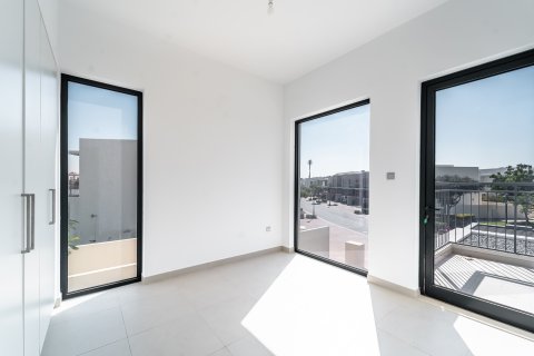 Dubai, BAE’de satılık sıra ev 4 yatak odası, 205 m&sup2; No 696152 - fotoğraf 17