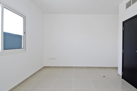 Townhouse in Al Reef, Abu Dhabi, UAE 2 bedrooms, 117.24 sq.m. № 748368 - photo 1