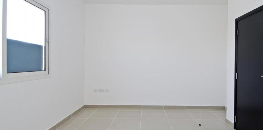 Townhouse in Al Reef, Abu Dhabi, UAE 2 bedrooms, 117.24 sq.m. № 748368