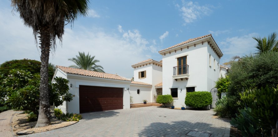 Villa asukohaga Jumeirah Golf Estates, Dubai, AÜE: 5 magamistoaga, 568.12 m² Nr 750548
