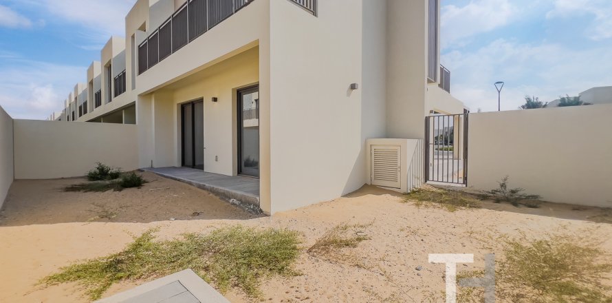 Dubai South (Dubai World Central)、Dubai、UAEにあるタウンハウス 4ベッドルーム、237 m2 No586736