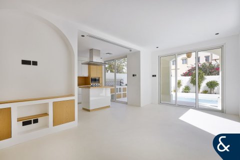 ویلا برای فروش در The Springs، Dubai، امارات متحده عربی 3 خوابه ، 167 متر مربع ، شماره 667190 - تصویر 2