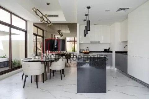 Зняти в оренду таунхаус в Мохаммед Бин Рашид Сити, Дубай, ОАЕ 4 спальні, 260м2, № 691140 - фото 1