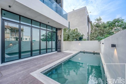 Vilë në Nadd Al Sheba, Dubai, Emiratet e Bashkuara Arabe 5 dhoma gjumi, 465 m2. № 680974 - Foto 1