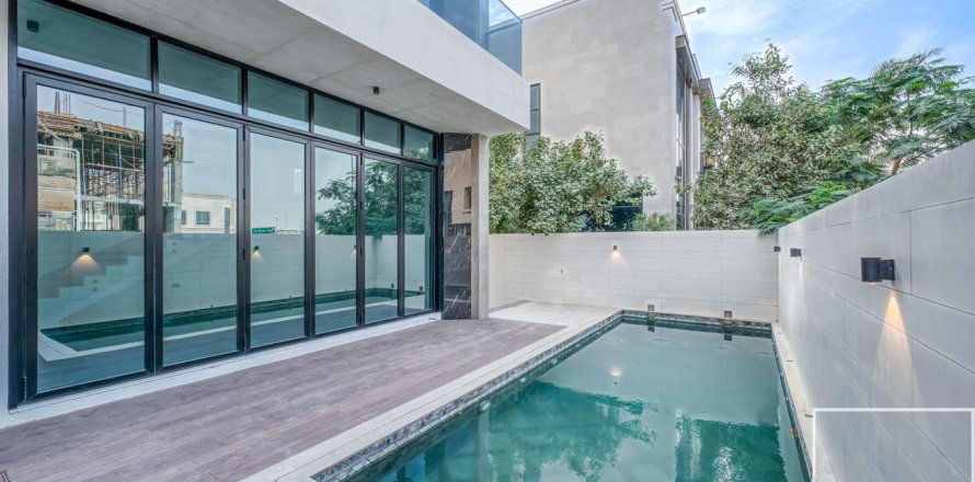 Vilë në Nadd Al Sheba, Dubai, Emiratet e Bashkuara Arabe 5 dhoma gjumi, 465 m2. № 680974