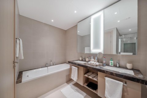 Apartment in Downtown Dubai (Downtown Burj Dubai), Dubai, UAE 2 bedrooms, 155 sq.m. № 623270 - photo 14