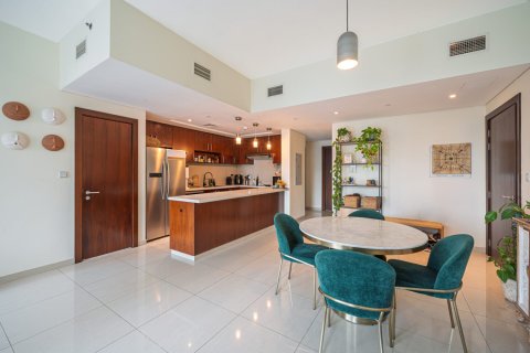 Apartament de închiriat în The Views, Dubai, EAU 3 dormitoare, 144 mp.  №682476 - poză 9