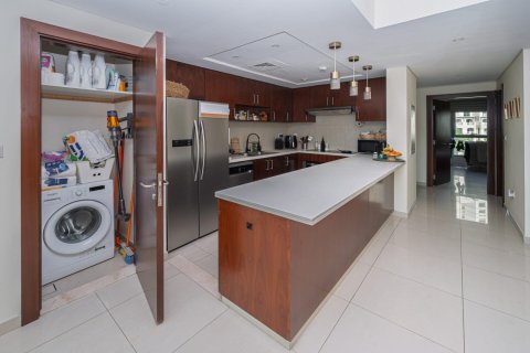 Apartament de închiriat în The Views, Dubai, EAU 3 dormitoare, 144 mp.  №682476 - poză 23