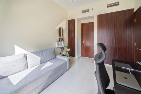 Apartament de închiriat în The Views, Dubai, EAU 3 dormitoare, 144 mp.  №682476 - poză 25