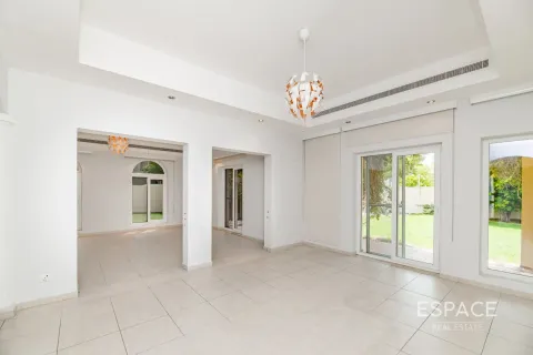 Vila di Arabian Ranches, Dubai, UEA 6 kamar tidur, 476 m2 nomor 650269 - foto 3