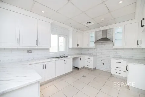 Vila di Arabian Ranches, Dubai, UEA 6 kamar tidur, 476 m2 nomor 650269 - foto 5