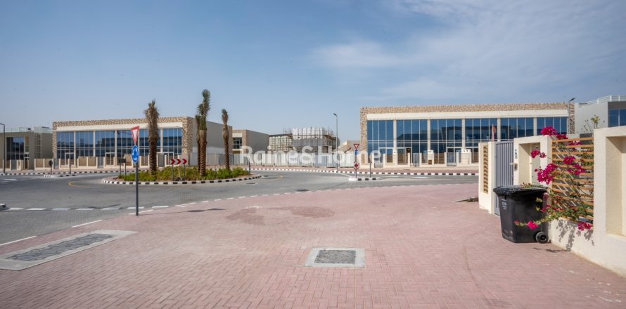 Vilë në Rukan, Dubai, Emiratet e Bashkuara Arabe 2 dhoma gjumi, 79.3 m2. № 707568