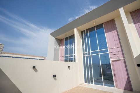 Vilë në Rukan, Dubai, Emiratet e Bashkuara Arabe 2 dhoma gjumi, 79.3 m2. № 707568 - Foto 2