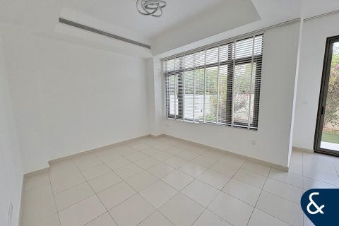 Villa itt: Reem, Dubai, EAE, 3 hálószoba, 270 m², azonosító: 668599 - fénykép 2