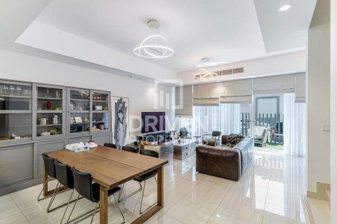 Řadový dům v Dubai Sports City, SAE 4 ložnice, 157 m² Č.: 602524 - fotografie 1