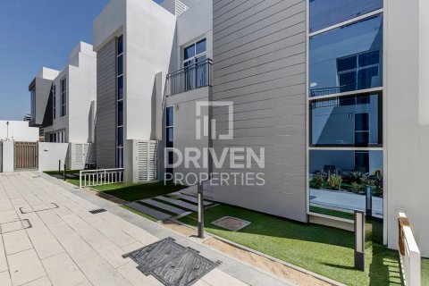 Řadový dům v Dubai Sports City, SAE 4 ložnice, 157 m² Č.: 602524 - fotografie 7