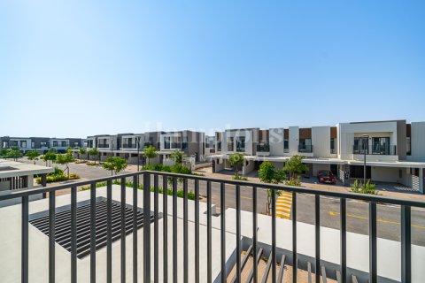 Villa à louer à Dubai South (Dubai World Central), Dubai, EAU 3 chambres, 144.32016535 m2 № 658648 - photo 1