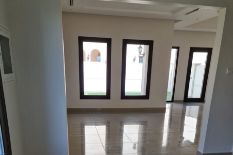 Commercial property in Al Salam Street, Abu Dhabi, UAE 3 bedrooms, 388 sq.m. № 594975 - photo 8