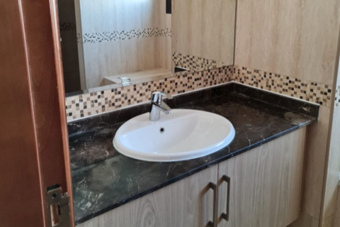 Commercial property in Al Salam Street, Abu Dhabi, UAE 3 bedrooms, 388 sq.m. № 594975 - photo 16