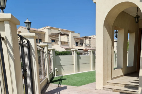 Commercial property in Al Salam Street, Abu Dhabi, UAE 3 bedrooms, 388 sq.m. № 594975 - photo 6