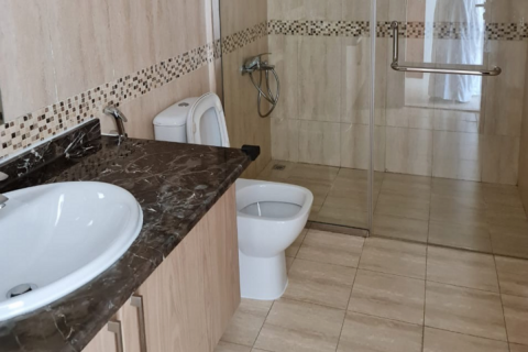 Commercial property in Al Salam Street, Abu Dhabi, UAE 3 bedrooms, 388 sq.m. № 594975 - photo 17