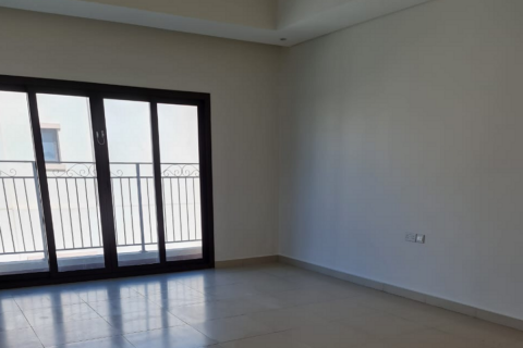 Commercial property in Al Salam Street, Abu Dhabi, UAE 3 bedrooms, 388 sq.m. № 594975 - photo 11