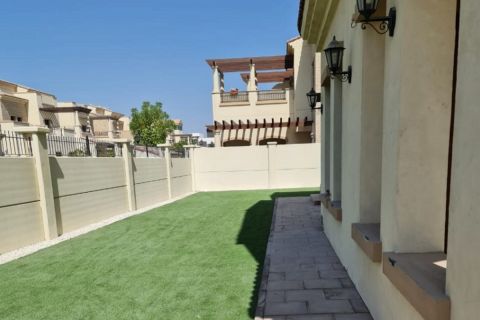 Commercial property in Al Salam Street, Abu Dhabi, UAE 3 bedrooms, 388 sq.m. № 594975 - photo 13