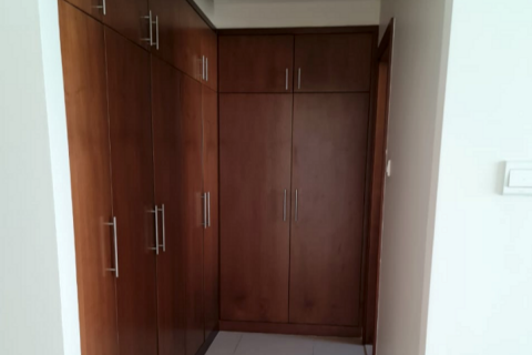 Commercial property in Al Salam Street, Abu Dhabi, UAE 3 bedrooms, 388 sq.m. № 594975 - photo 9