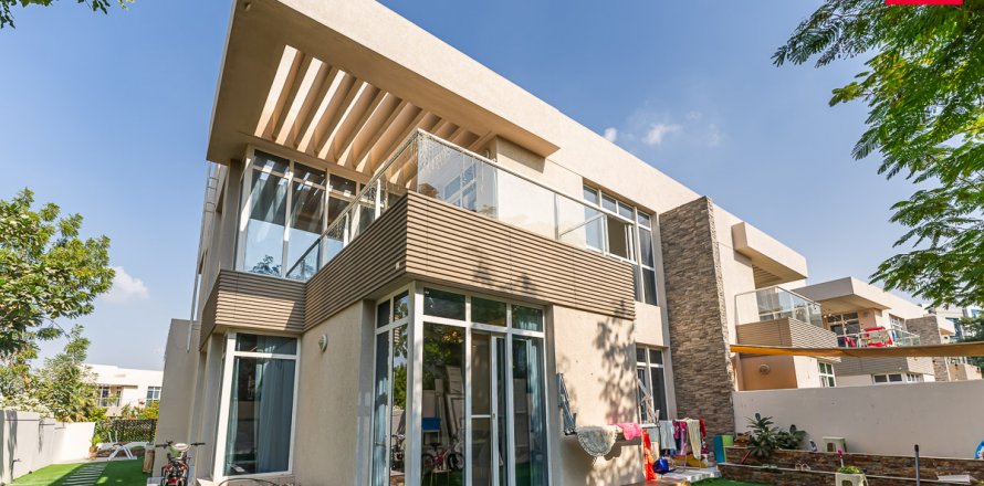 Vilë në Dubai, Emiratet e Bashkuara Arabe 4 dhoma gjumi, 344.5 m2. № 551322