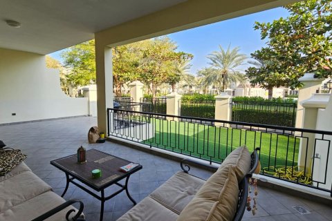 Városi lakóépület itt: Ras Al Khaimah, EAE, 4 hálószoba, 376 m², azonosító: 734670 - fénykép 3