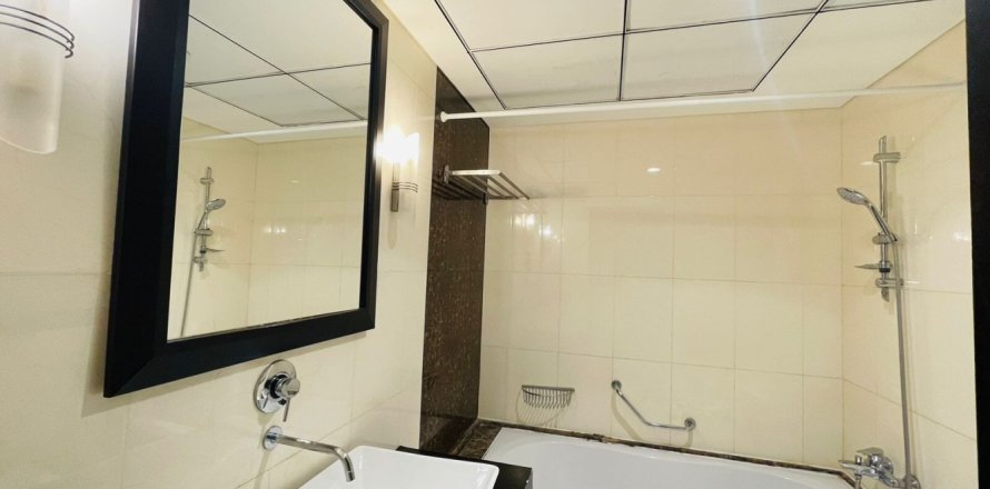 Apartment in Jumeirah Lake Towers, Dubai, UAE 1 bedroom, 92 sq.m. № 704147