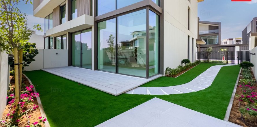 Kaupunkipientalo Dubai, Arabiemiraatit 3 makuuhuonetta, 356.9 m2 № 701363