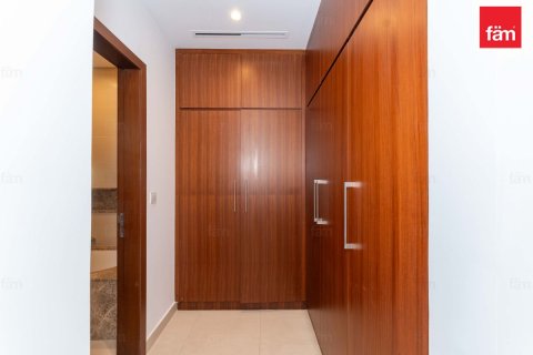 Apartment til leje i The Hills, Dubai, UAE 2 soveværelser, 119.3 kvm № 646710 - foto 16