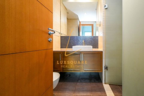 דירה להשכרה ב Palm Jumeirah, Dubai, איחוד האמירויות  3 חדרי שינה, 227 מ"ר, מספר 690559 - תמונה 25