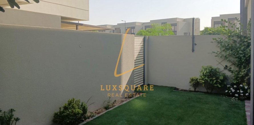 Villa à Dubai South (Dubai World Central), Dubai, EAU: 2 chambres, 129 m2 № 690558